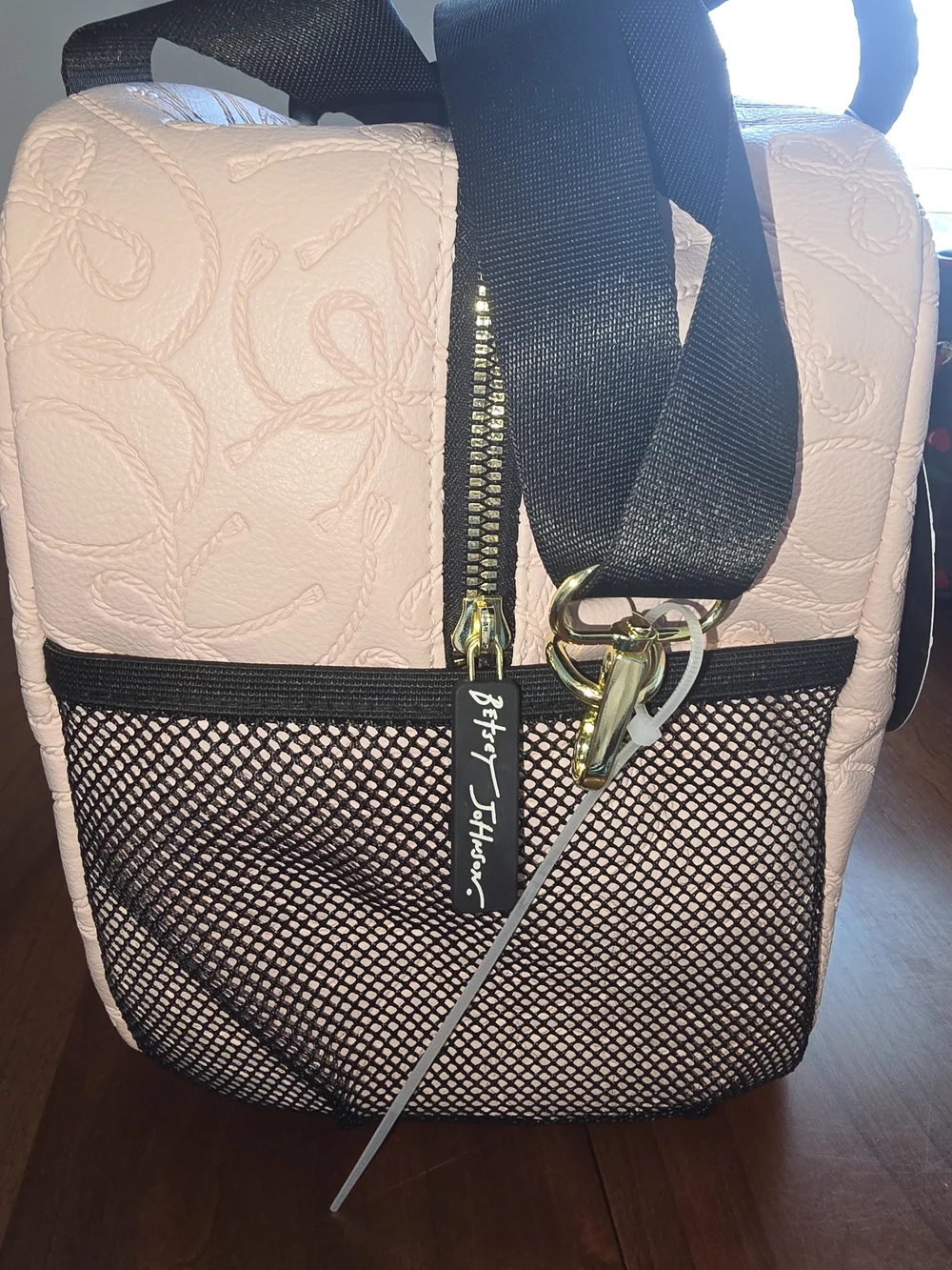 Betsey Johnson NWT Pale Pink 🌸 Embossed Bow Dome Tote with Black Trim